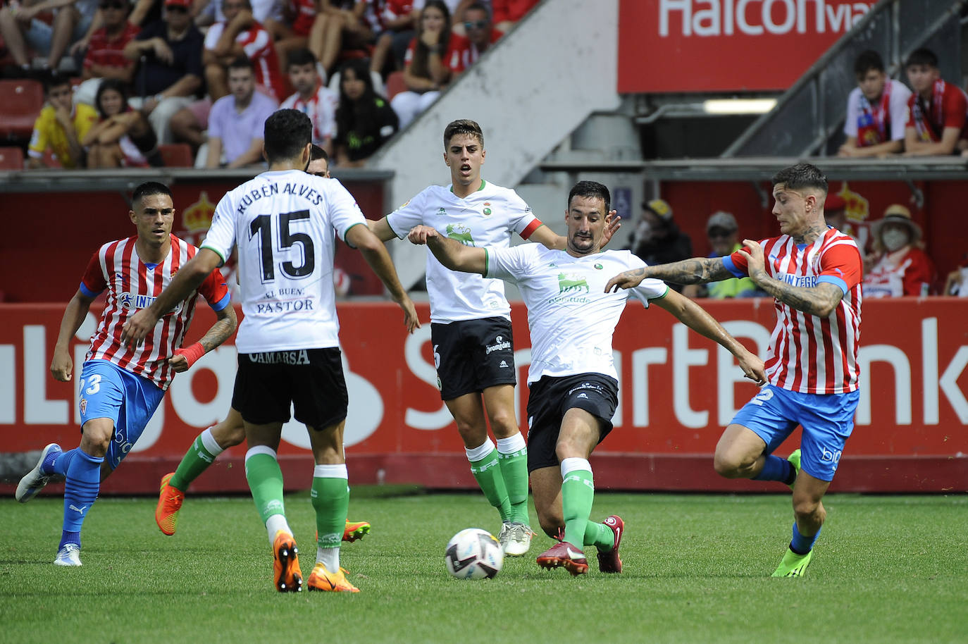 Fotos: Imágenes del partido Sporting-Racing en El Molinón