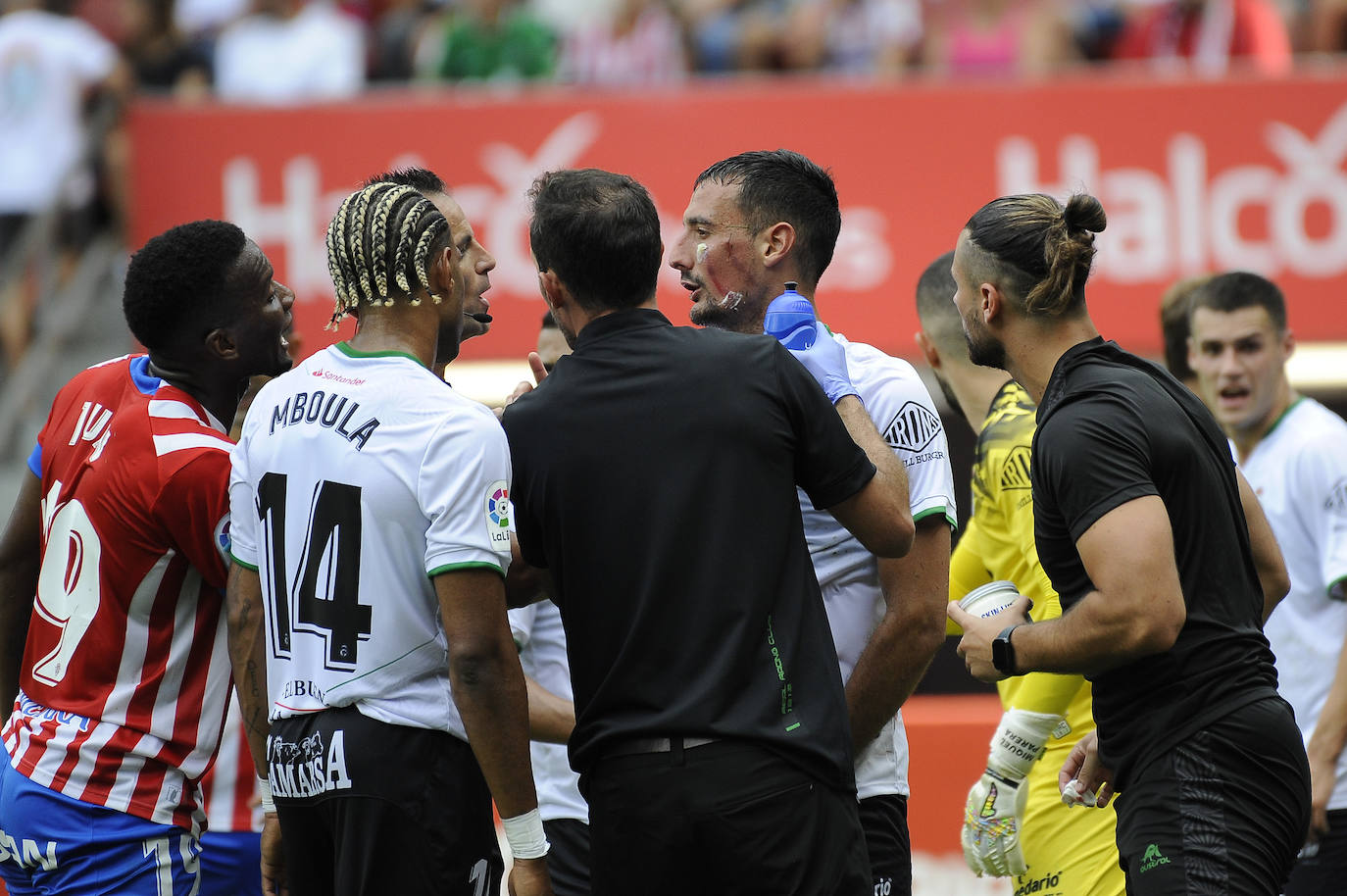 Fotos: Imágenes del partido Sporting-Racing en El Molinón