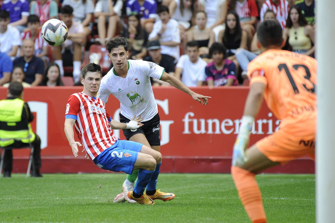 Fotos: Imágenes del partido Sporting-Racing en El Molinón