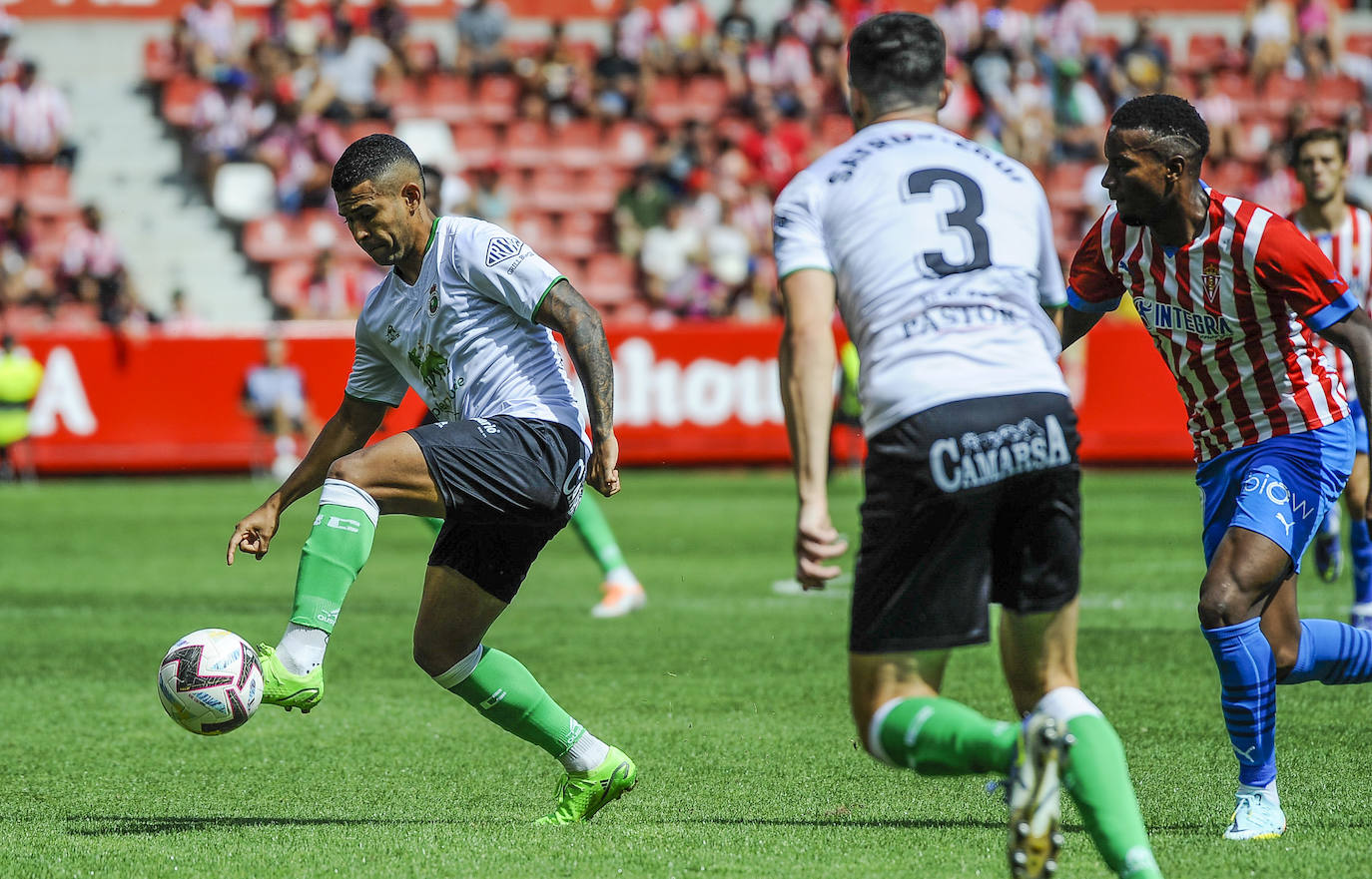 Fotos: Imágenes del partido Sporting-Racing en El Molinón