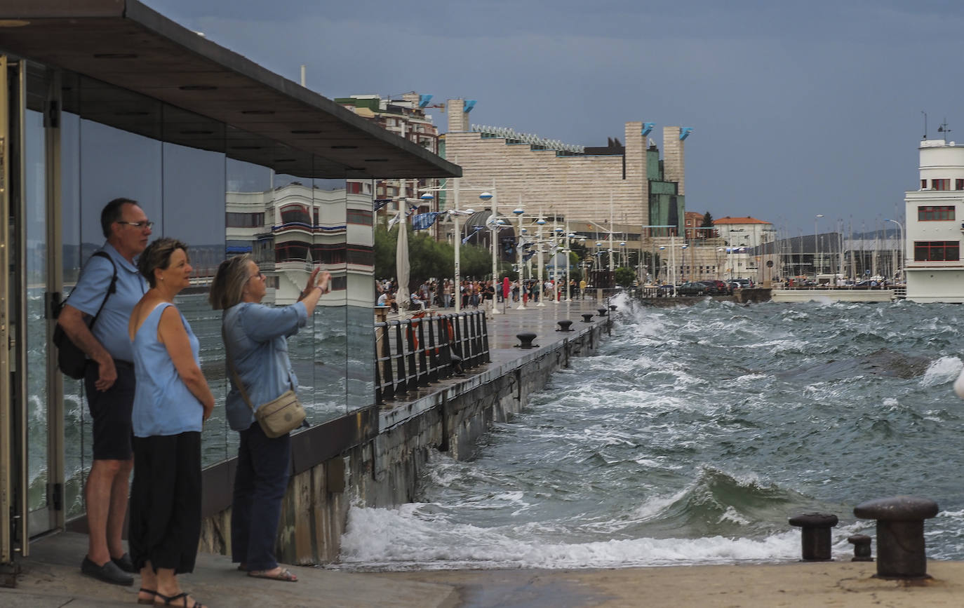 Fotos: El viento sur azota la bahía