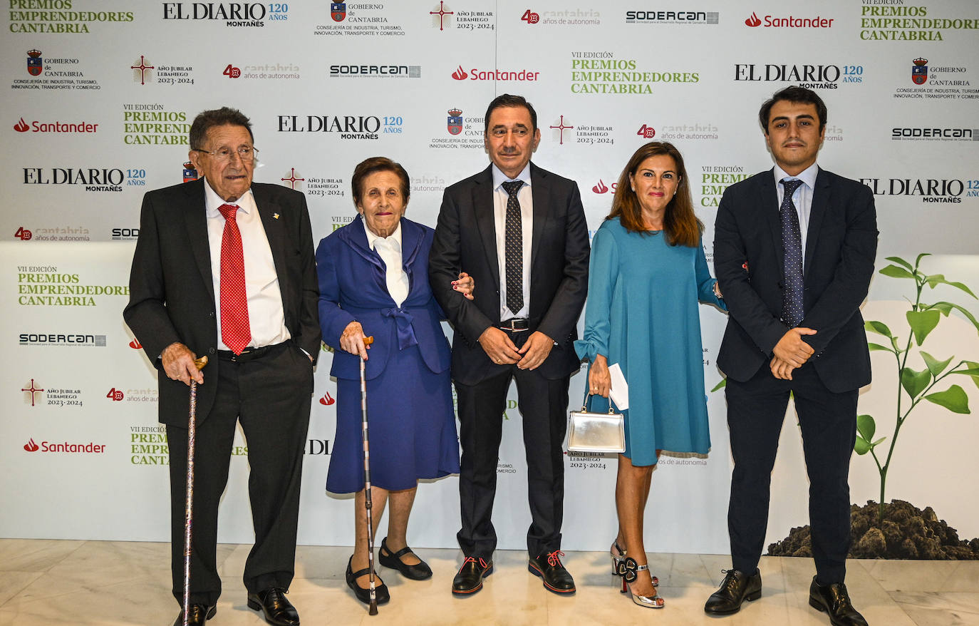 Antonio Fernández, Mª del Carmen Jove, Toni Fernández, Mónica Cabrero y Pablo Fernández.