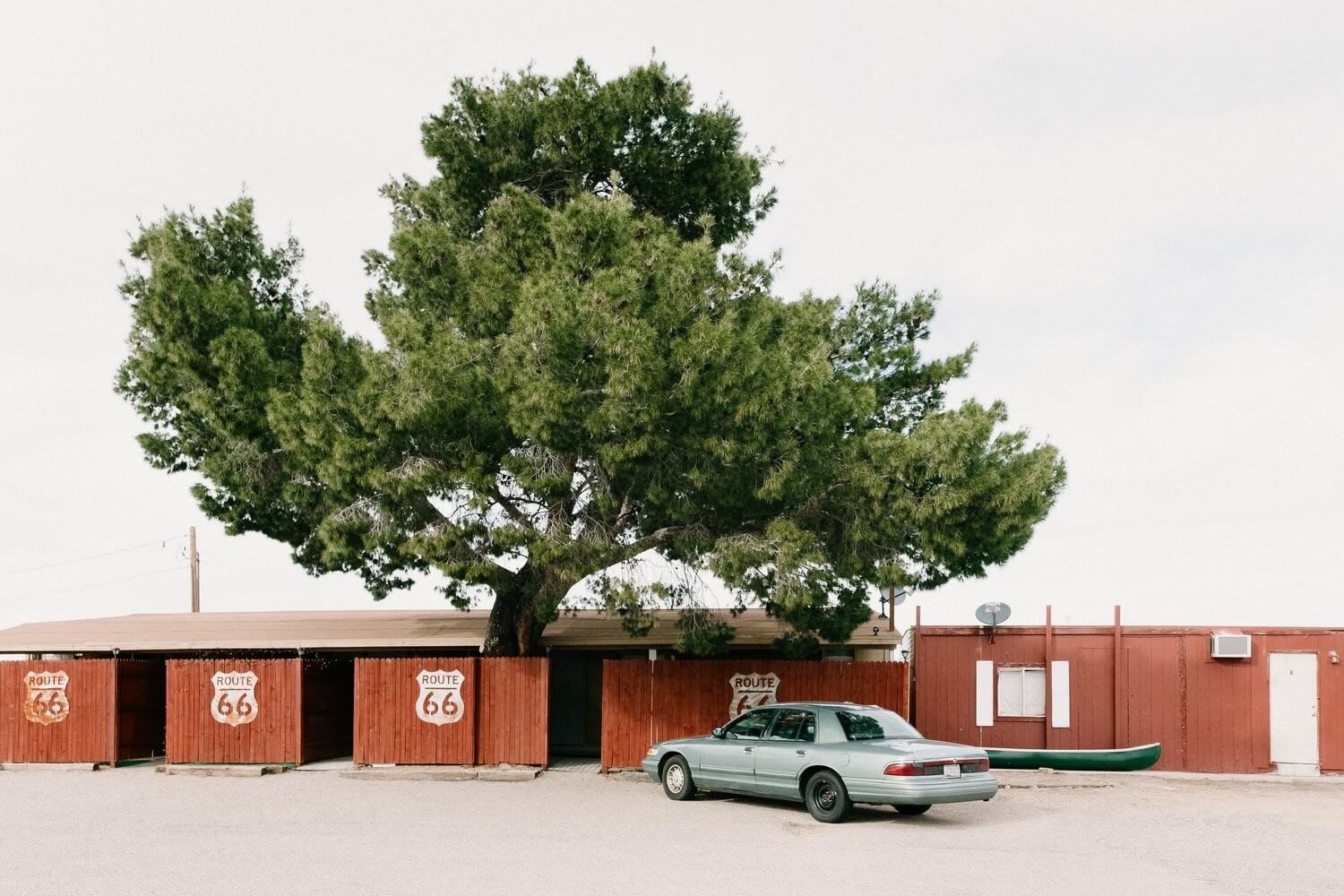 La ruta 66, la autopista que divide los EE. UU. en dos desde Los Ángeles hasta Chicago, es una piedra de toque cultural, sinónimo del gran viaje por carretera estadounidense.