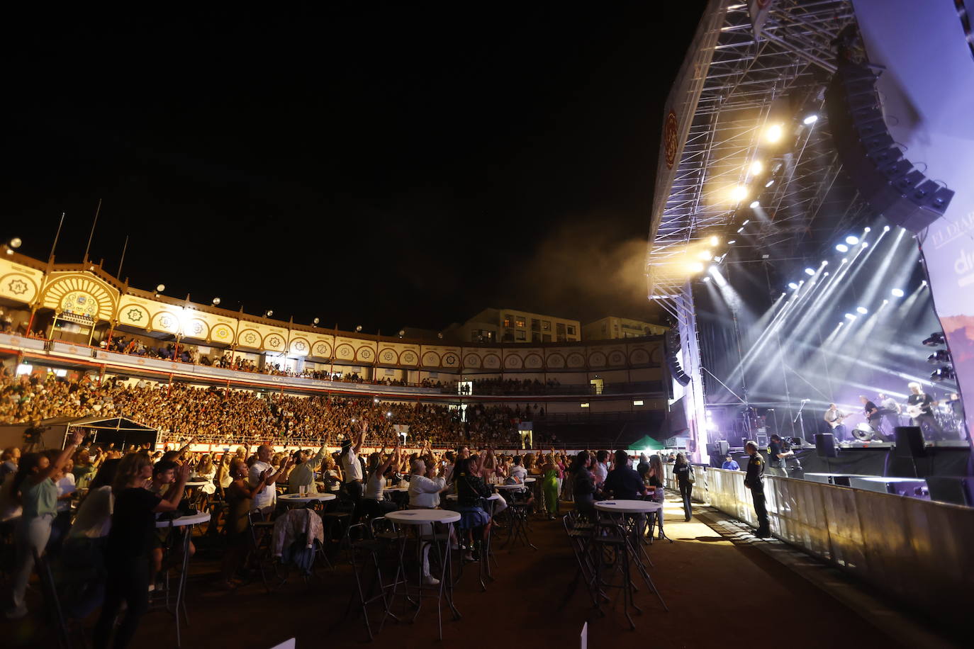 Fotos: Hombres G y Quenovi en La Plaza