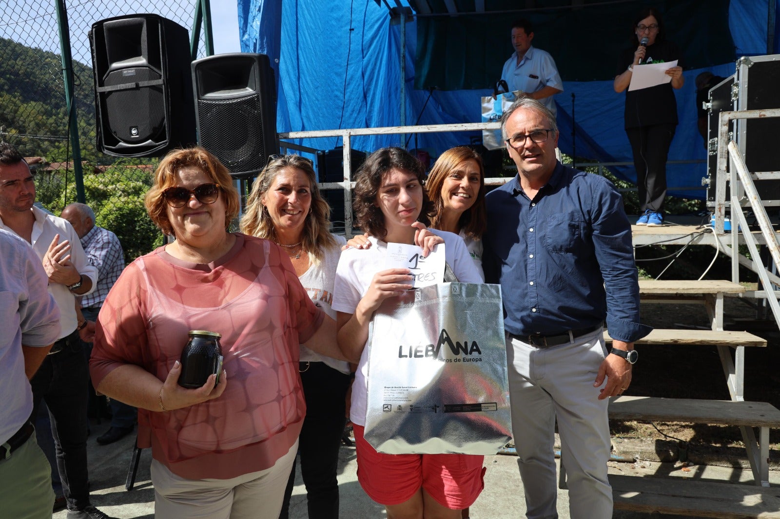 Fotos: Éxito de participación en la Feria de la Miel de Vega de Liébana