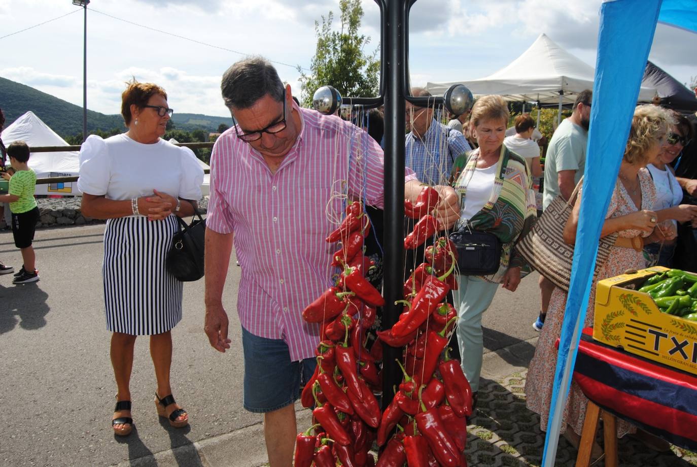 Fotos: Miles de visitantes en la la Feria del Pimiento de Isa en Arnuero