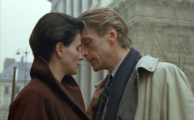 Juliette Binoche y Jeremy Irons en 'Herida'. 