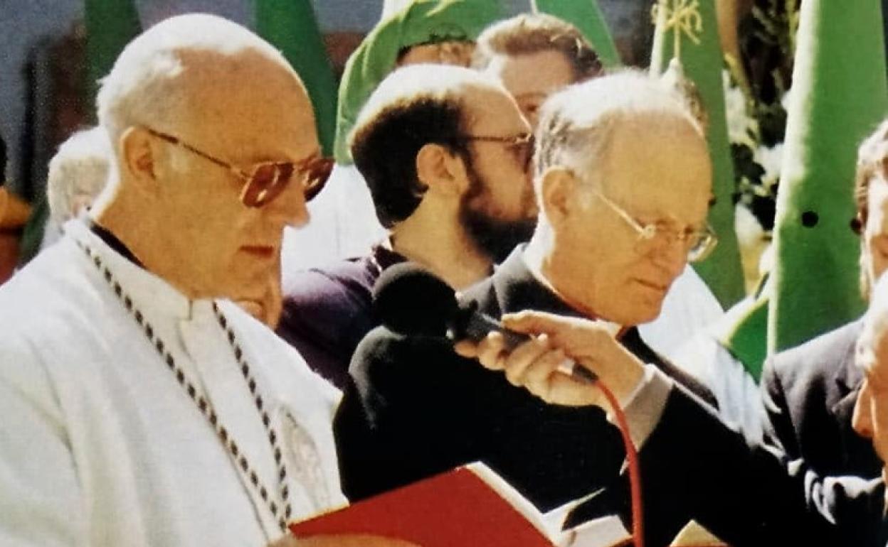 José Manuel Arenal junto al Arzobispo de Zaragoza, Elías Yanes. 