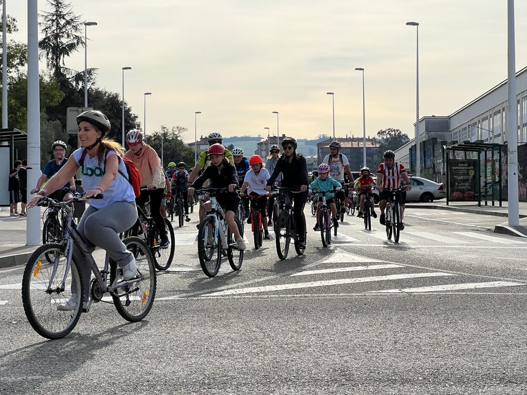 Fotos: Torrelavega, sobre dos ruedas