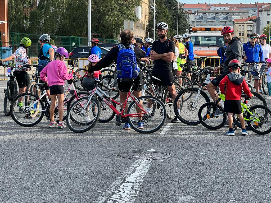 Fotos: Torrelavega, sobre dos ruedas