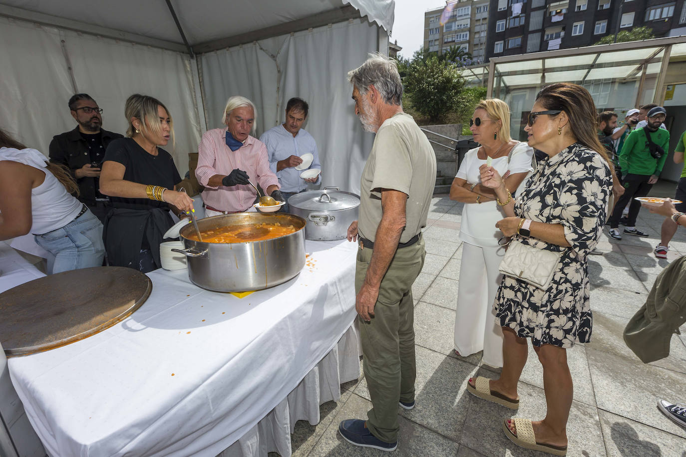 Las peñas se reúnen en el popular barrio santanderino para comer e ir desde allí a los Campos de Sport