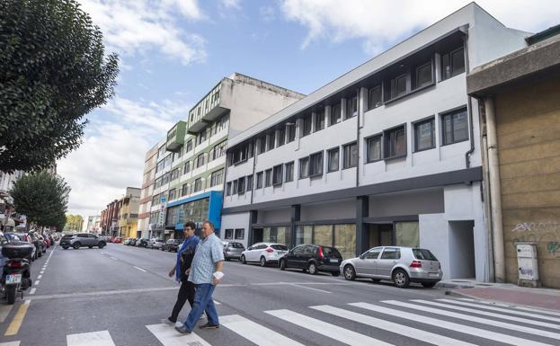 Hotel en la calle Castilla 42 (tres estrellas). Los propietarios del edificio que en su día albergó los Talleres Nansa obtuvieron en enero de 2019 el permiso municipal para transformar el inmueble en un hotel y ya han finalizado las obras. Cuenta con 36 habitaciones distribuidas entre tres plantas y un ático.