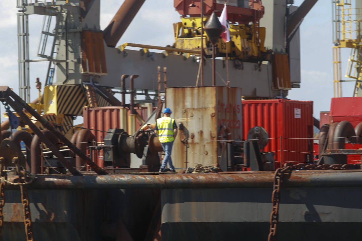 Fotos: Recepción institucional de las dos grúas de Boluda instaladas en el Puerto de Santander