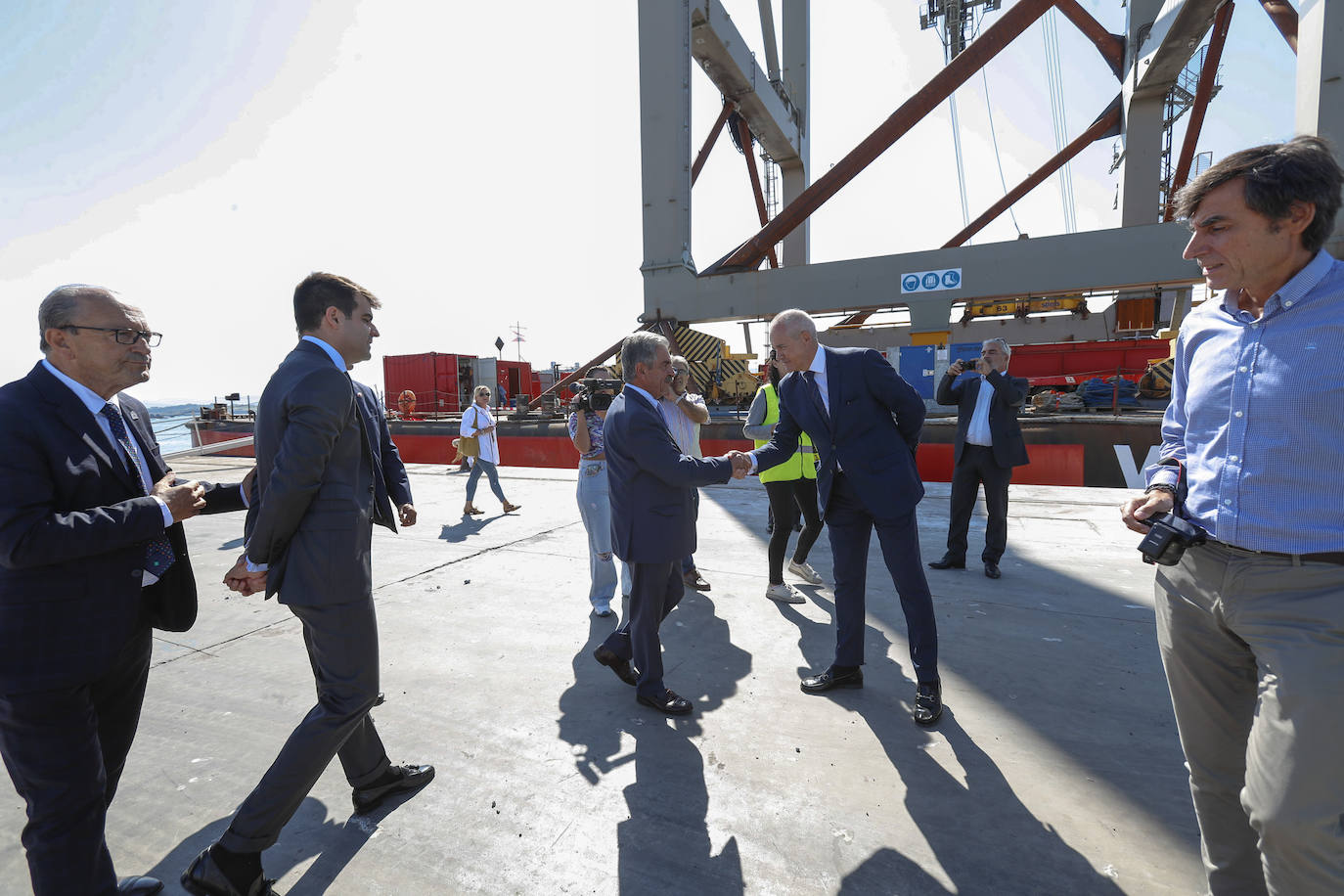 Fotos: Recepción institucional de las dos grúas de Boluda instaladas en el Puerto de Santander