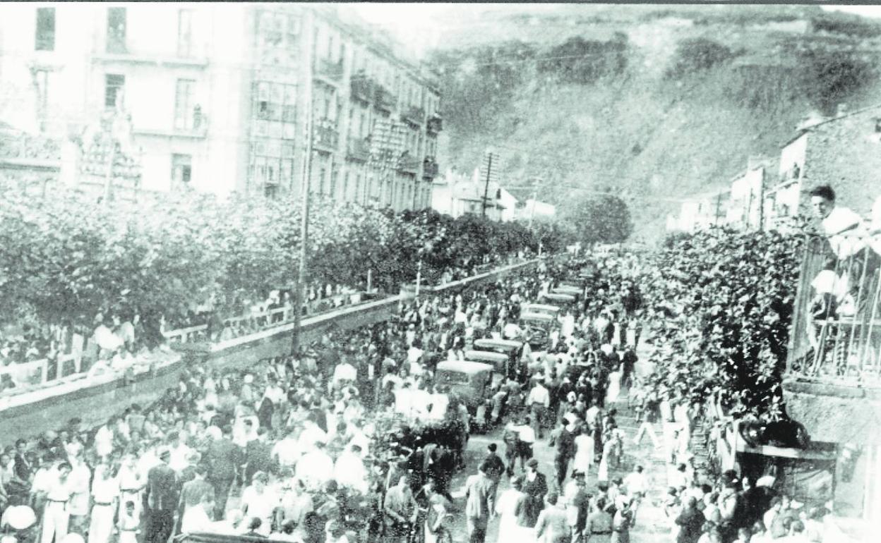 Desde los inicios, los coches participaban en la Gran Batalla de Flores