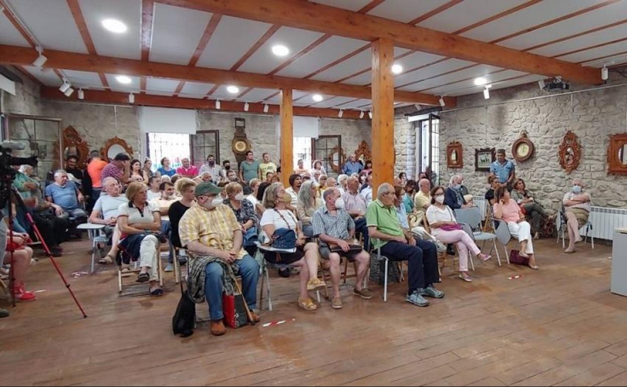 Charla sobre el proyecto de instalación de una planta de biogás en Arenas de Iguña.