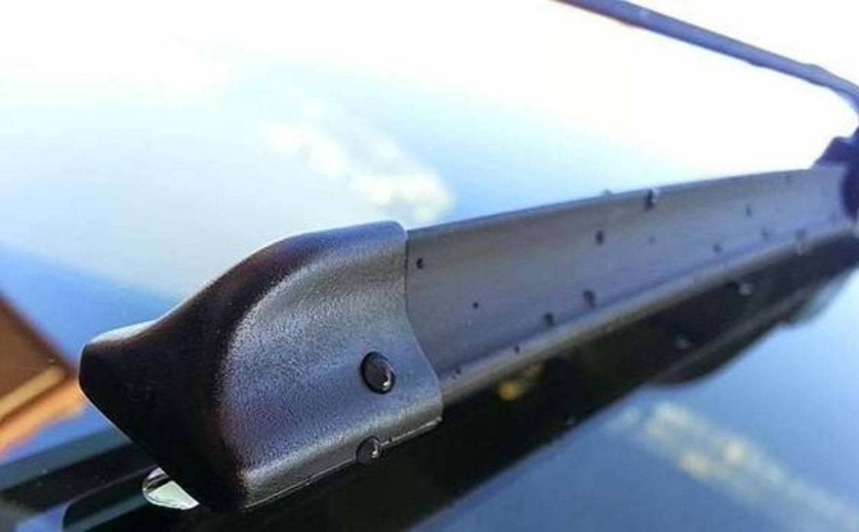 Tras el verano conviene limpiar tanto las escobillas como el parabrisas