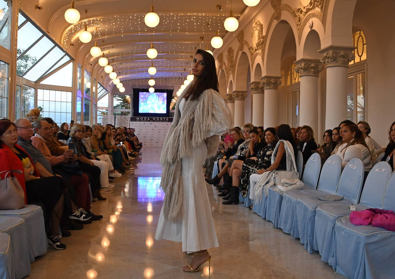 La firma gallega de moda infantil 'La Martinica' fue la encargada de inaugurar los desfiles en el Hotel Real, en los que también participaron la creadora asturiana Elisa Álvarez ('Cyrana') y las cántabras Ana Cuevas ('Ana Ikigai') y Zoa Madrazo ('My Closet')