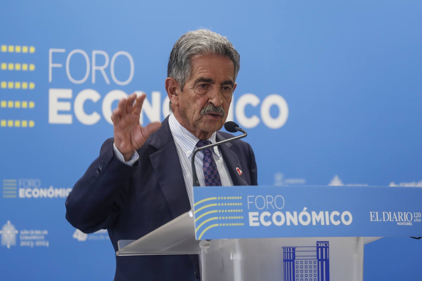 Miguel Ángel Revilla impartió la conferencia 'Combatiendo el pesimismo' en el Foro Económico de El Diario Montañés