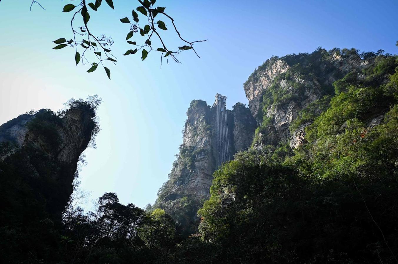 Fotos: El ascensor más alto del mundo está en China, tiene 326 metros y vistas a los paisajes de &#039;Avatar&#039;