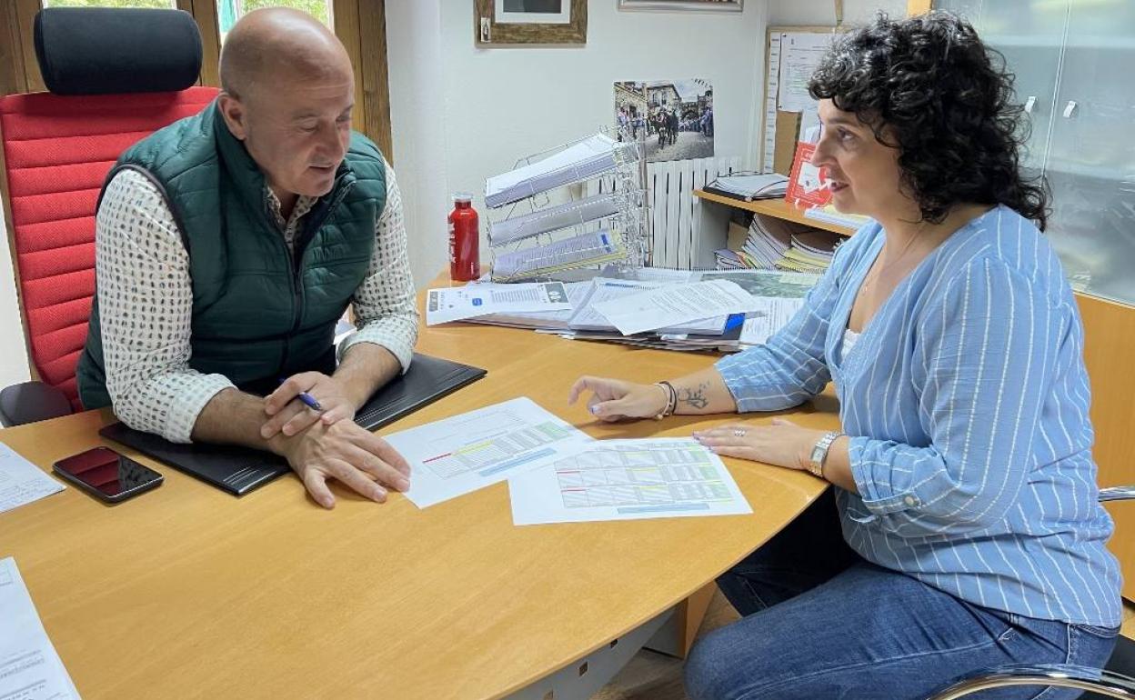 Lorena Cueto y  Agustín Molleda en la Alcaldía. 