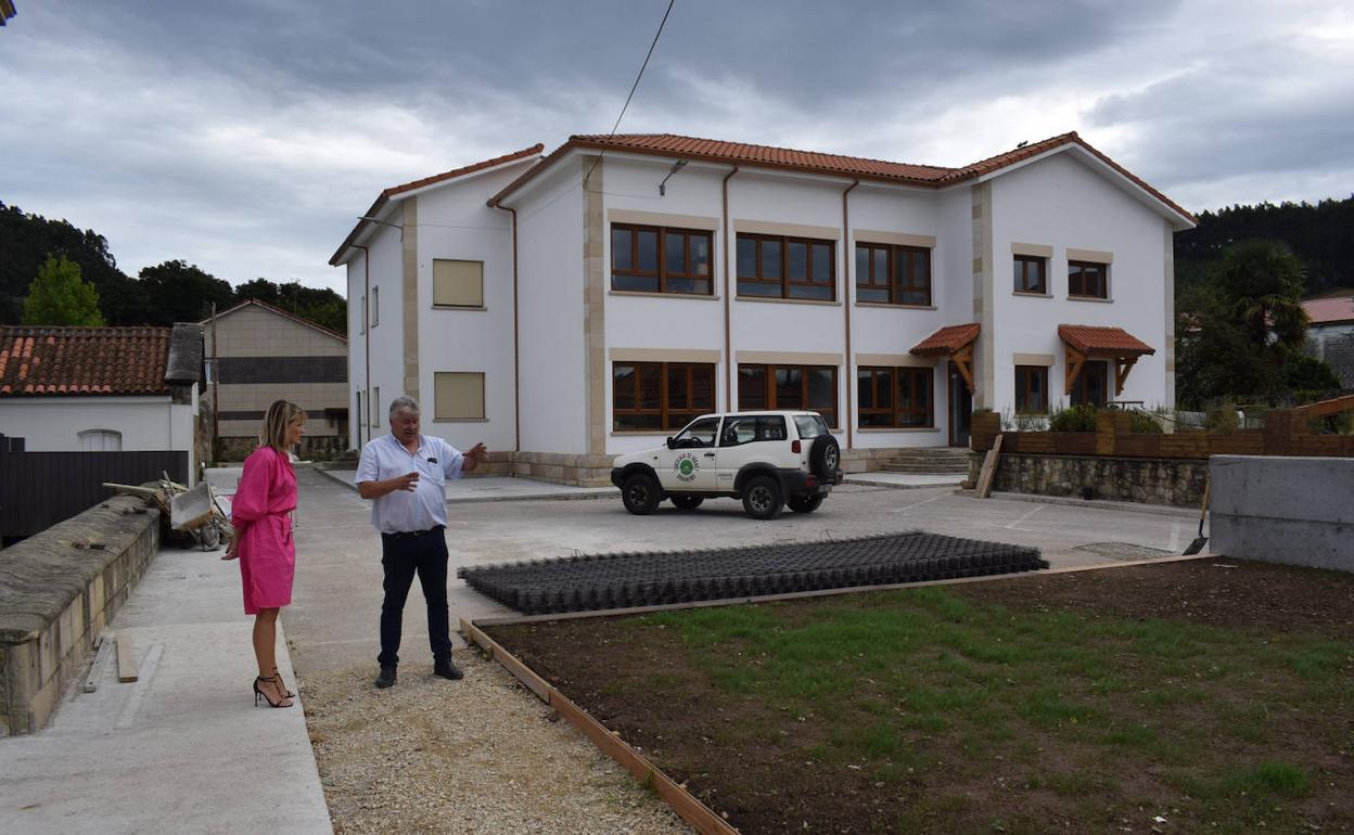 La alcaldesa, Verónica Samperio, y el concejal de Obras, Antonio Gómez, visitaron las obras en Quijano que llegan ya a su fase final.