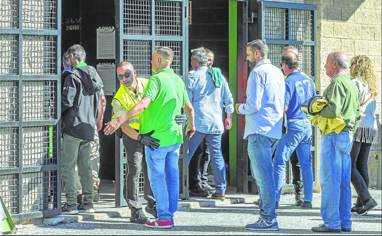 Los controles del sábado a las puertas del estadio.