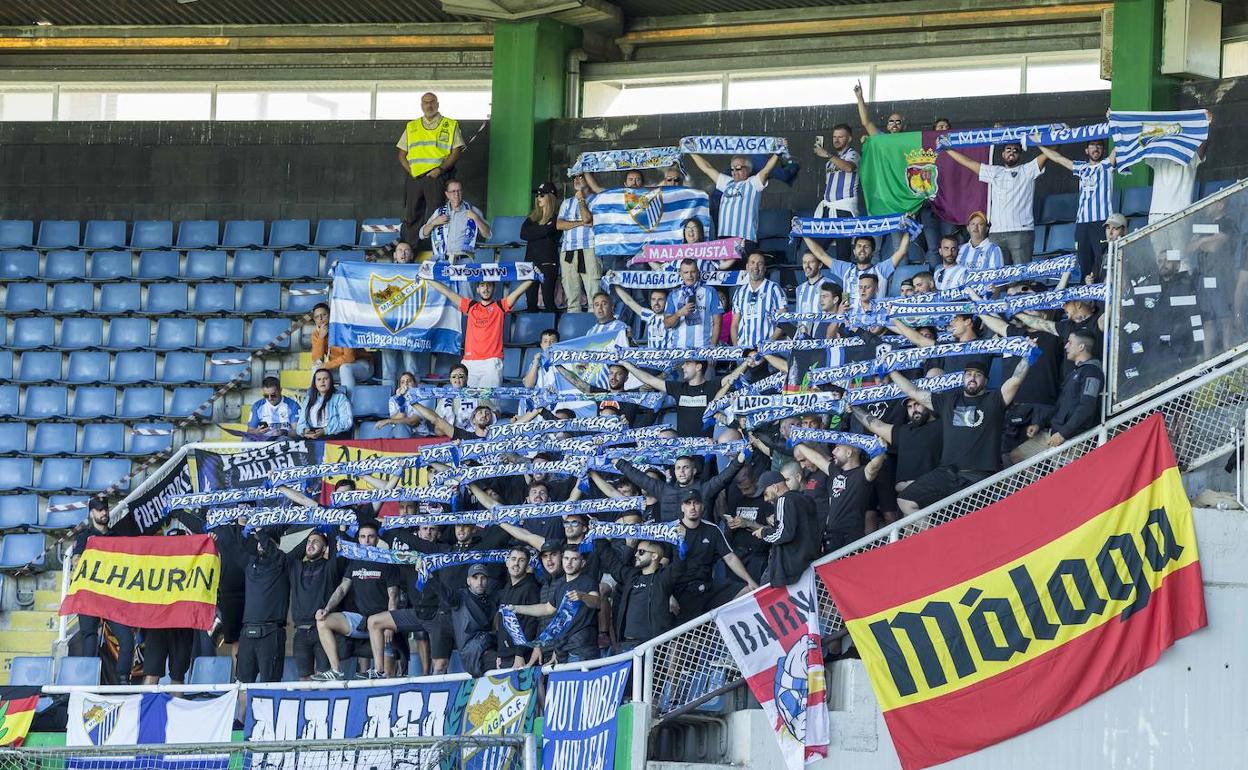 Los ultras del Málaga, en los Campos de Sport.