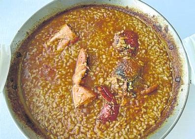 Imagen secundaria 1 - Generosa ración de arroz con bogavante.; y soufflé, la especialidad de la casa. 