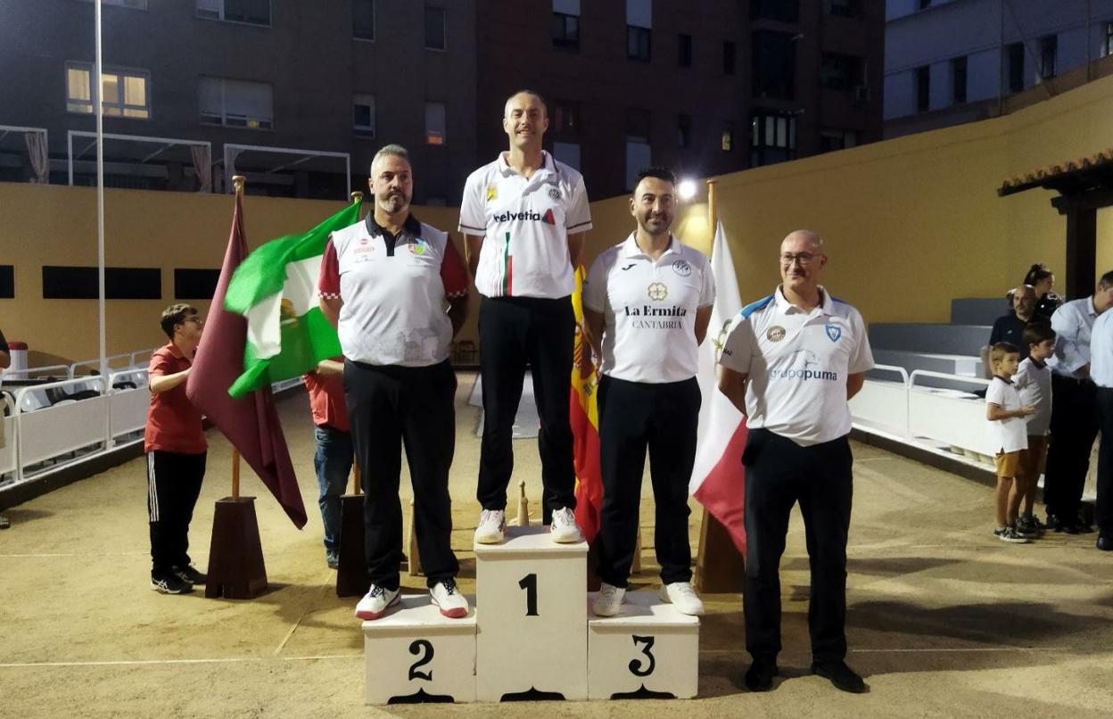 David Penagos ganó en Cádiz su segundo torneo del año tras triunfar en agosto en Parbayón. enrique martínez