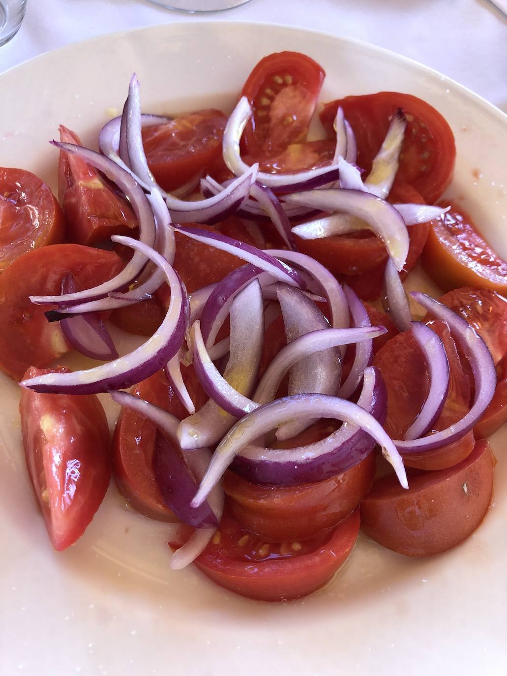 Ensalada de tomate de temporada. 