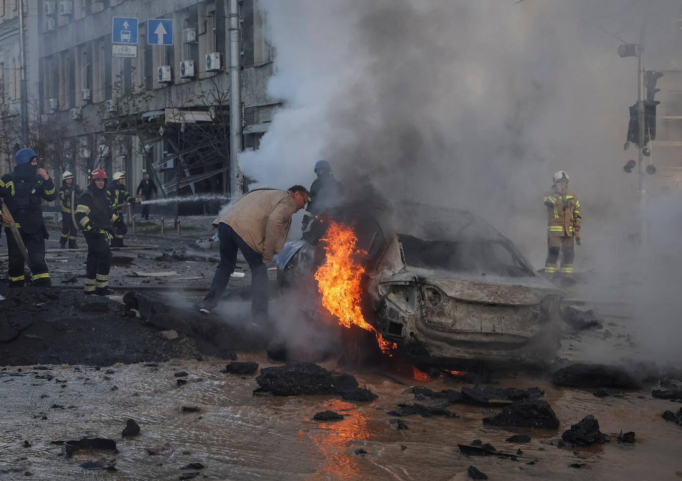 Fotos: Rusia ataca el centro de Kiev en el primer bombardeo sobre la capital desde hace meses