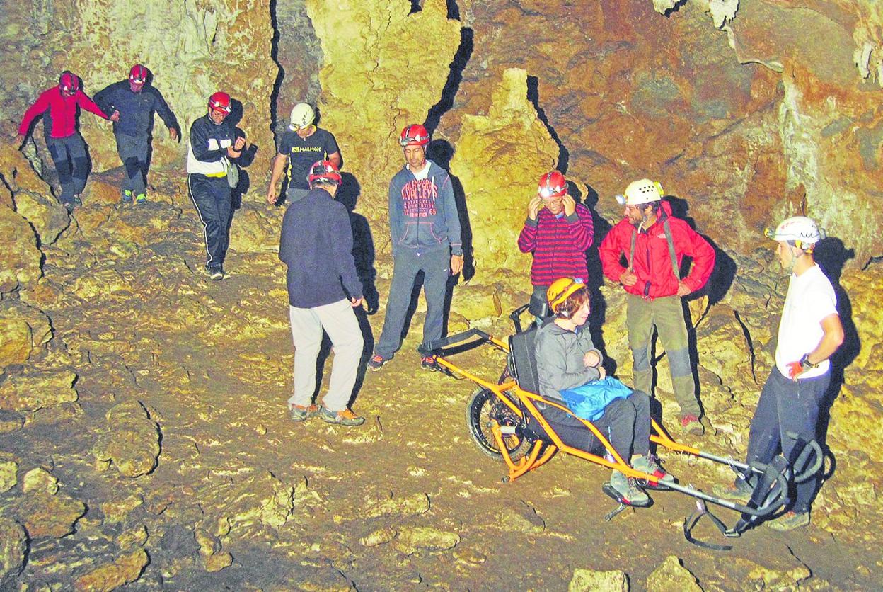 Espeleosocorro Cántabro ha realizado este año dos jornadas inclusivas sobre barranquismo y espeleología. 