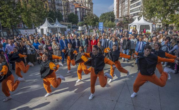 Alumnos de la escuela de baile de La Albericia 'Bendita Locura'.
