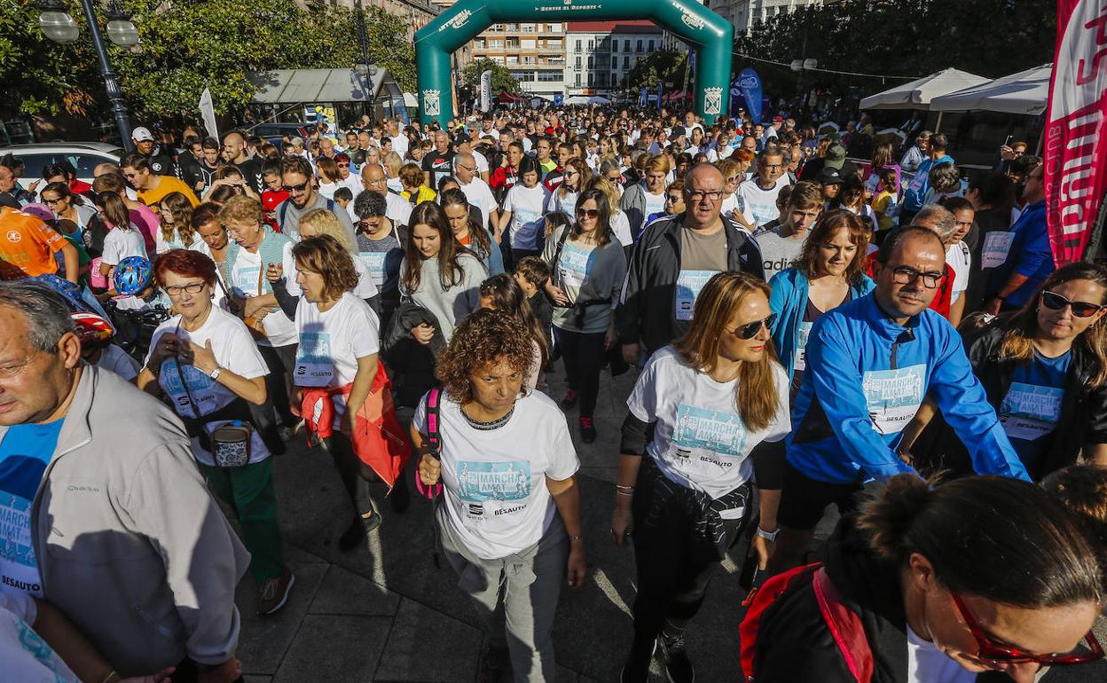 La marcha de Amat cuenta con asistentes de todas las edades.