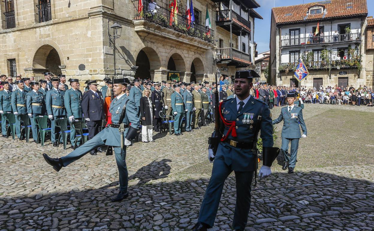 La Guardia Civil se reivindica como «garantía de la Constitución» en Santillana del Mar