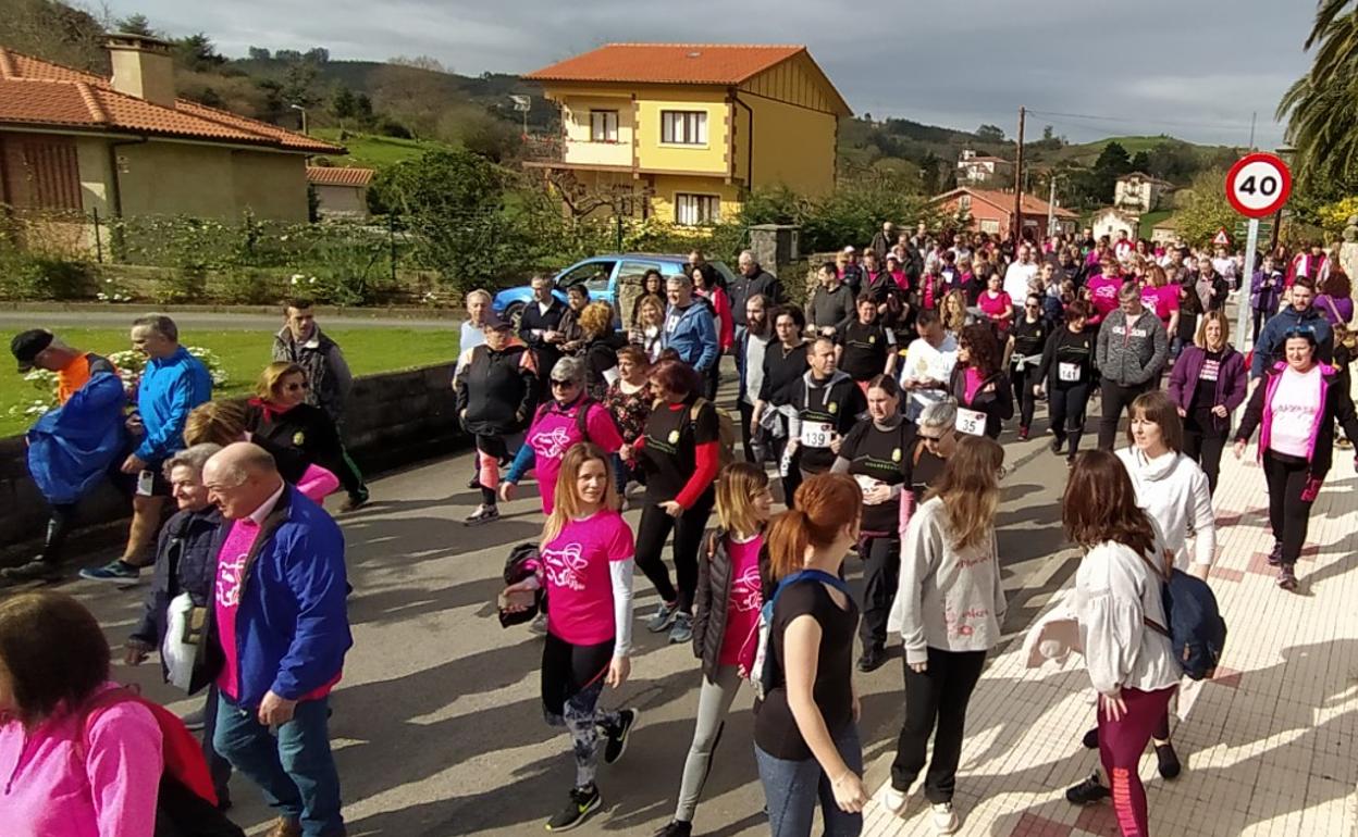 Un evento solidario contra el cáncer celebrado por el Día de la Mujer en 2020 en Villaescusa. 