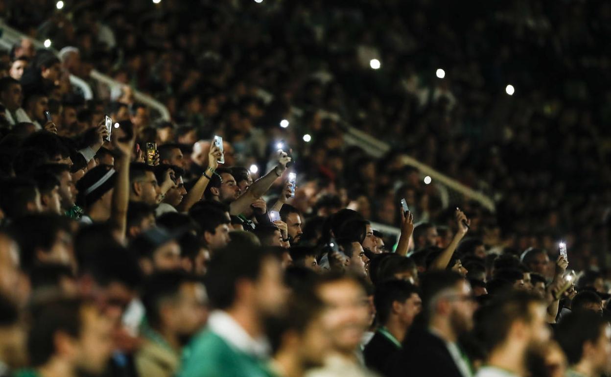 Imagen de aficionados en el partido ante el Zaragoza en los Campos de Sport.