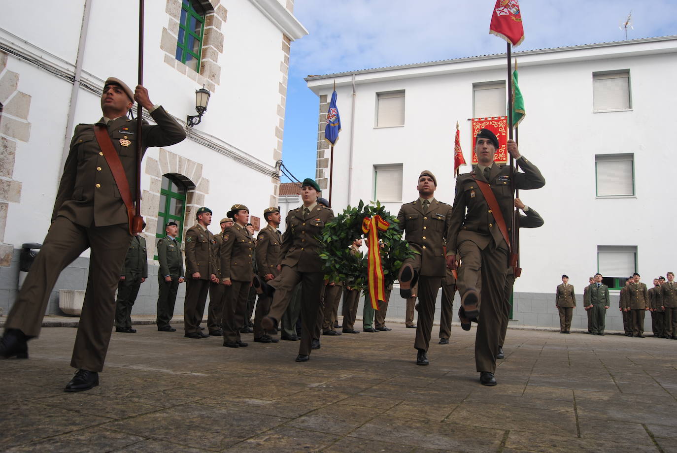 Fotos: La Residencia Militar de Santoña ha abierto este viernes sus puertas a los jóvenes militares