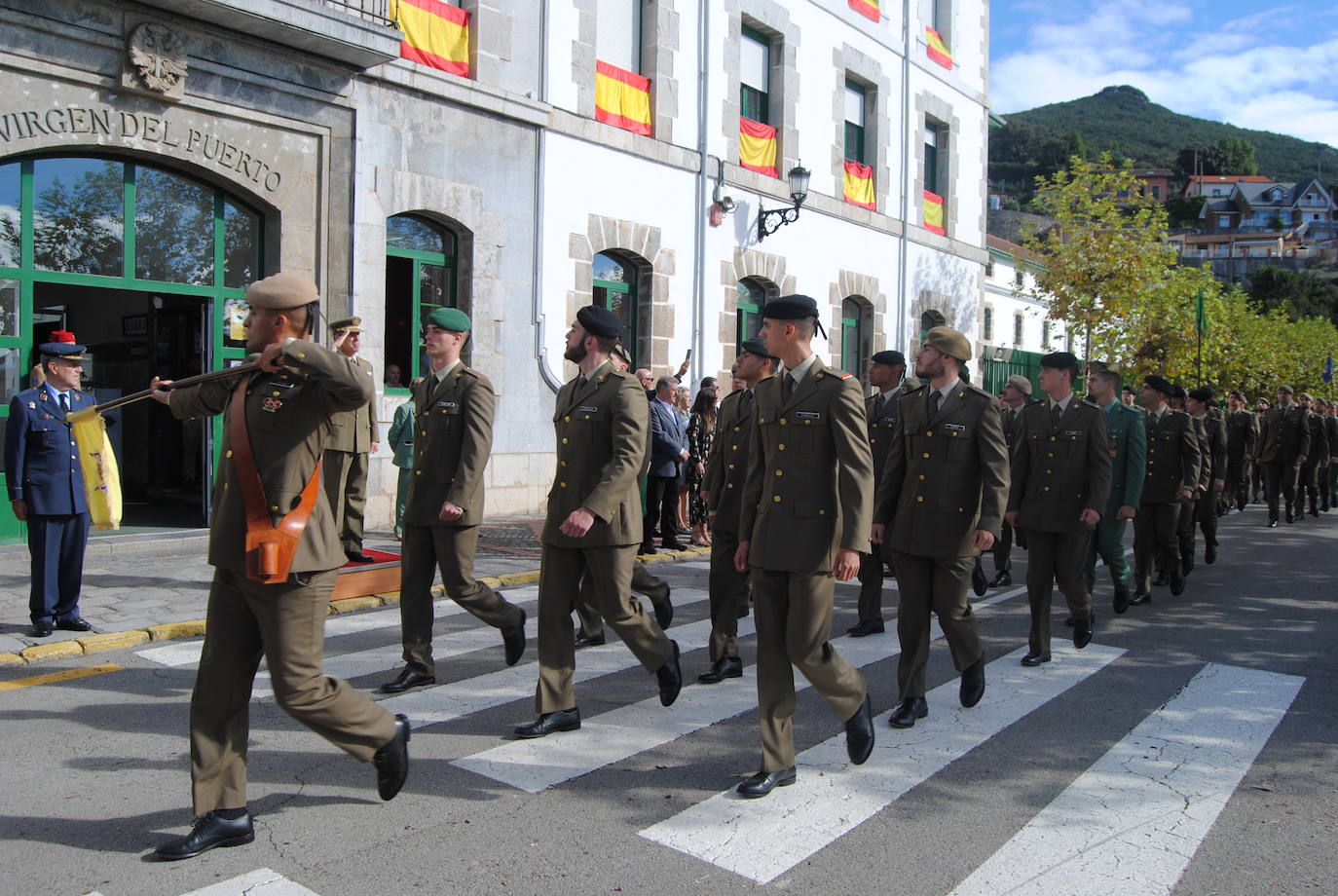 Fotos: La Residencia Militar de Santoña ha abierto este viernes sus puertas a los jóvenes militares