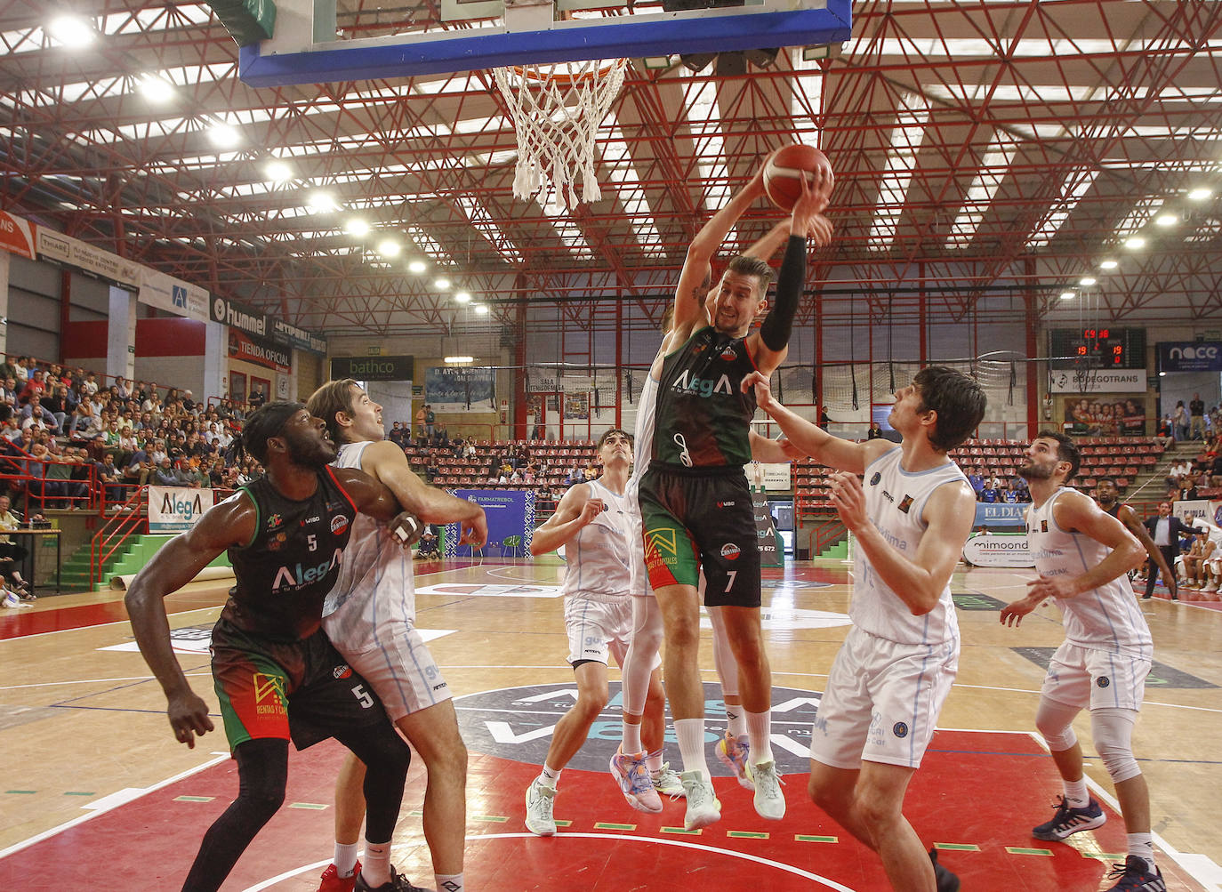 Los cántabros, con pocos fallos en defensa y valientes en ataque, vencer a los de Lolo Encinas a pesar de un último cuarto complicado