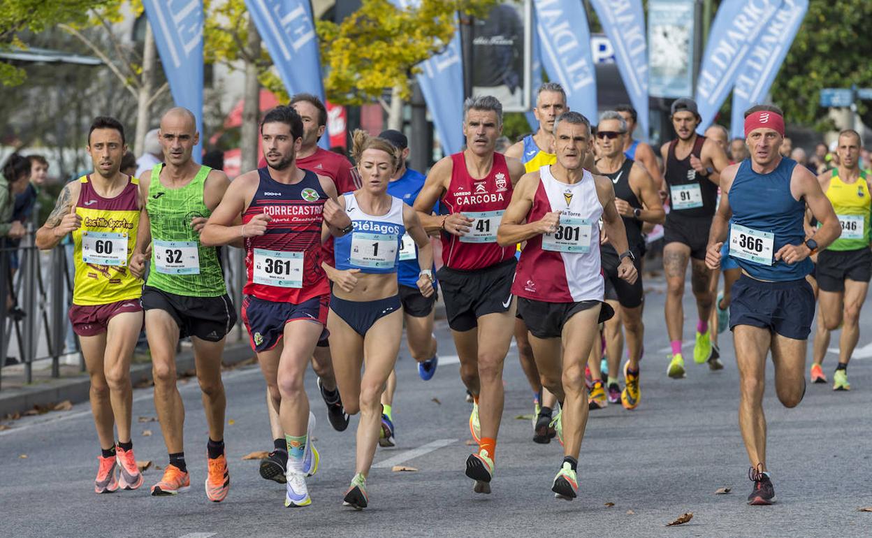 Irene Pelayo, con el dorsal número 1, durante los 10 Kilómetros Ciudad de Santander. 