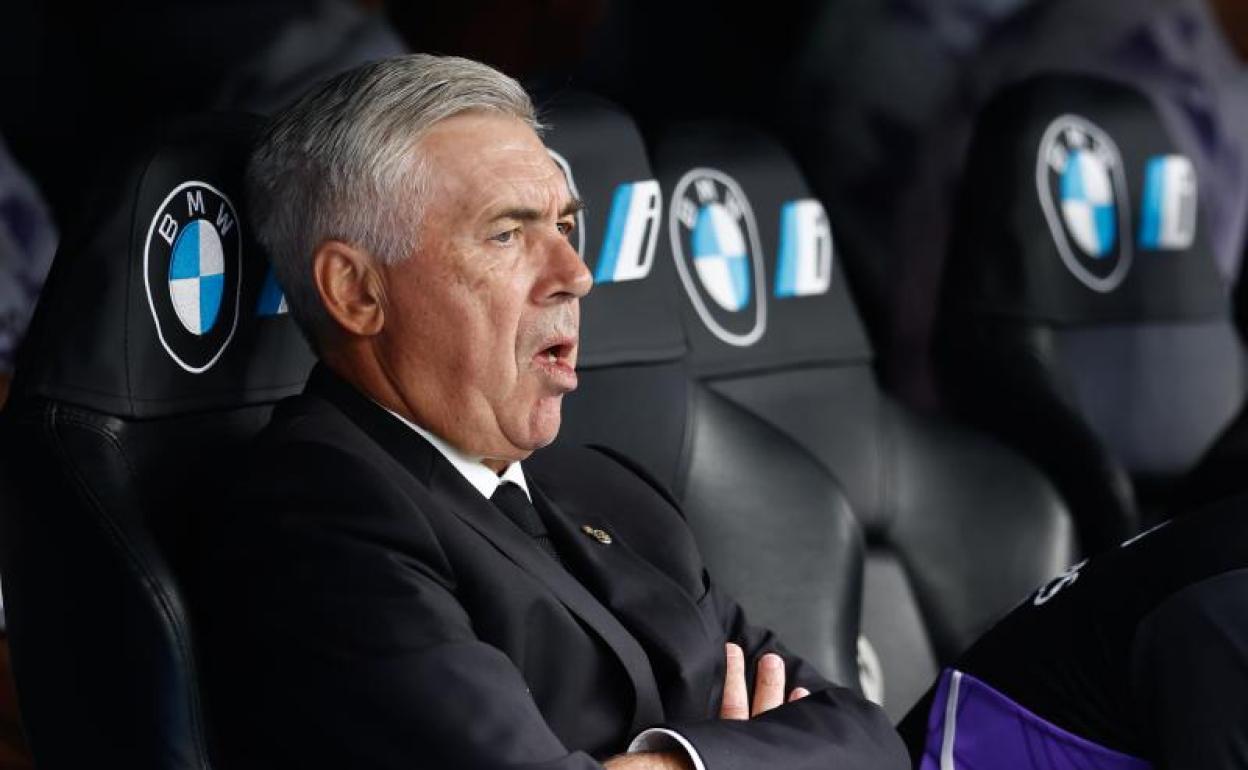 Carlo Ancelotti, en el banquillo del Santiago Bernabéu. 