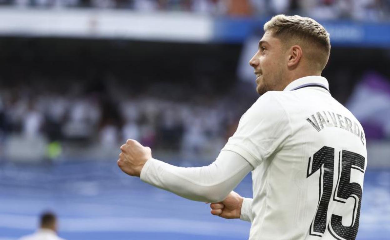 Fede Valverde celebra su gol en el clásico de este domingo en el Bernabéu. 