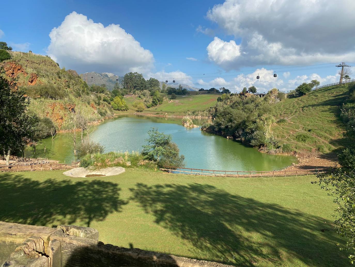 Fotos: El lago verde aceituna de Cabárceno