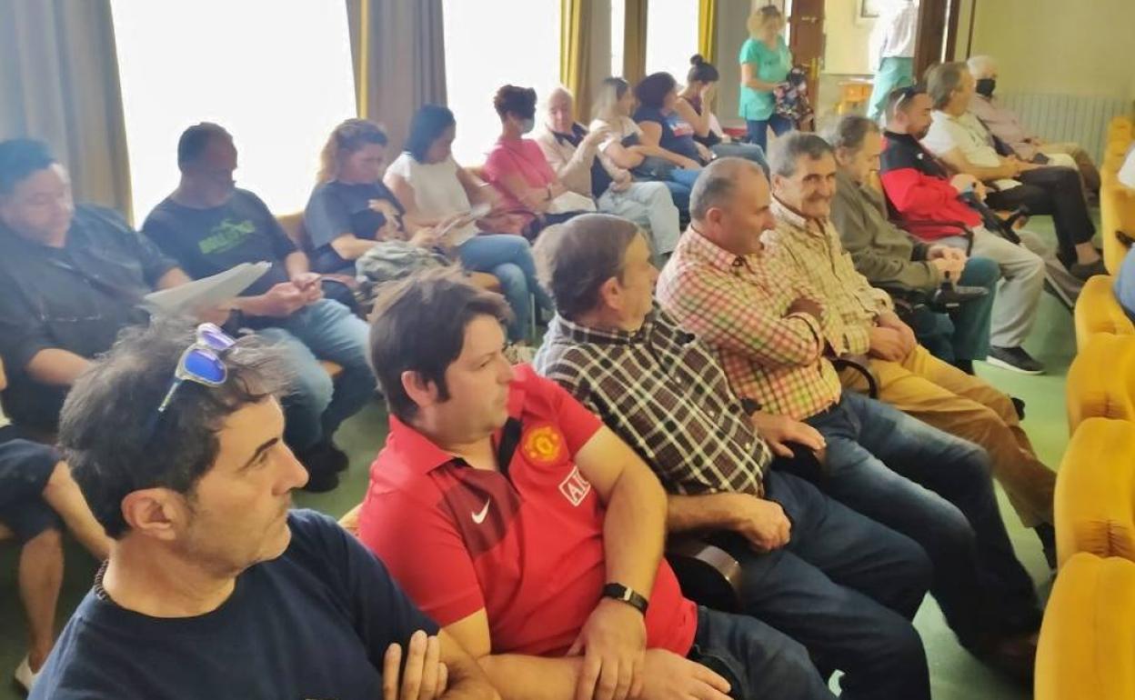 El salón de plenos se llenó para escuchar las opiniones de los concejales.