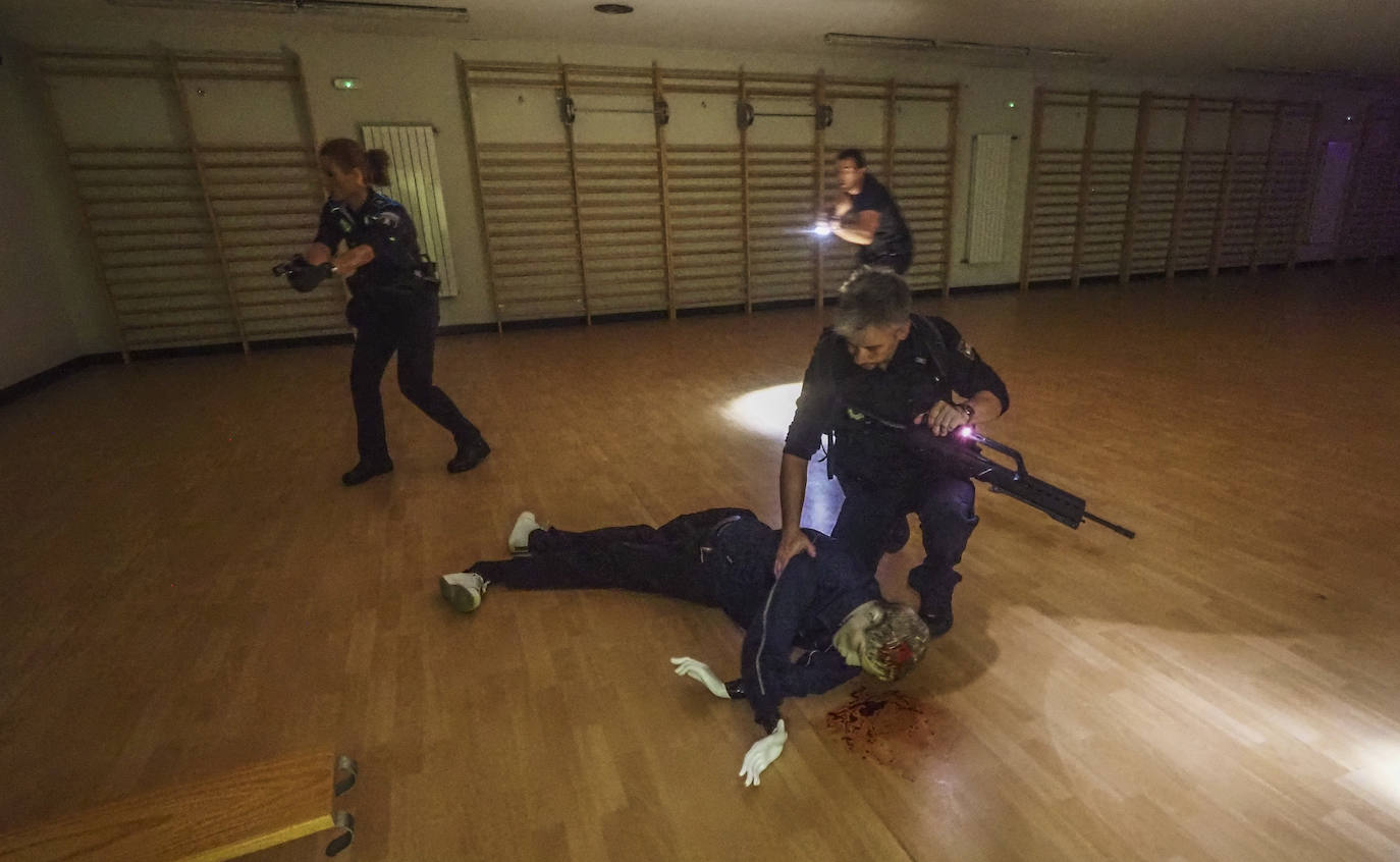 Fotos: Dos terroristas y cuatro muertos