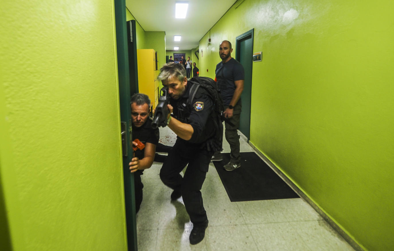 Fotos: Dos terroristas y cuatro muertos