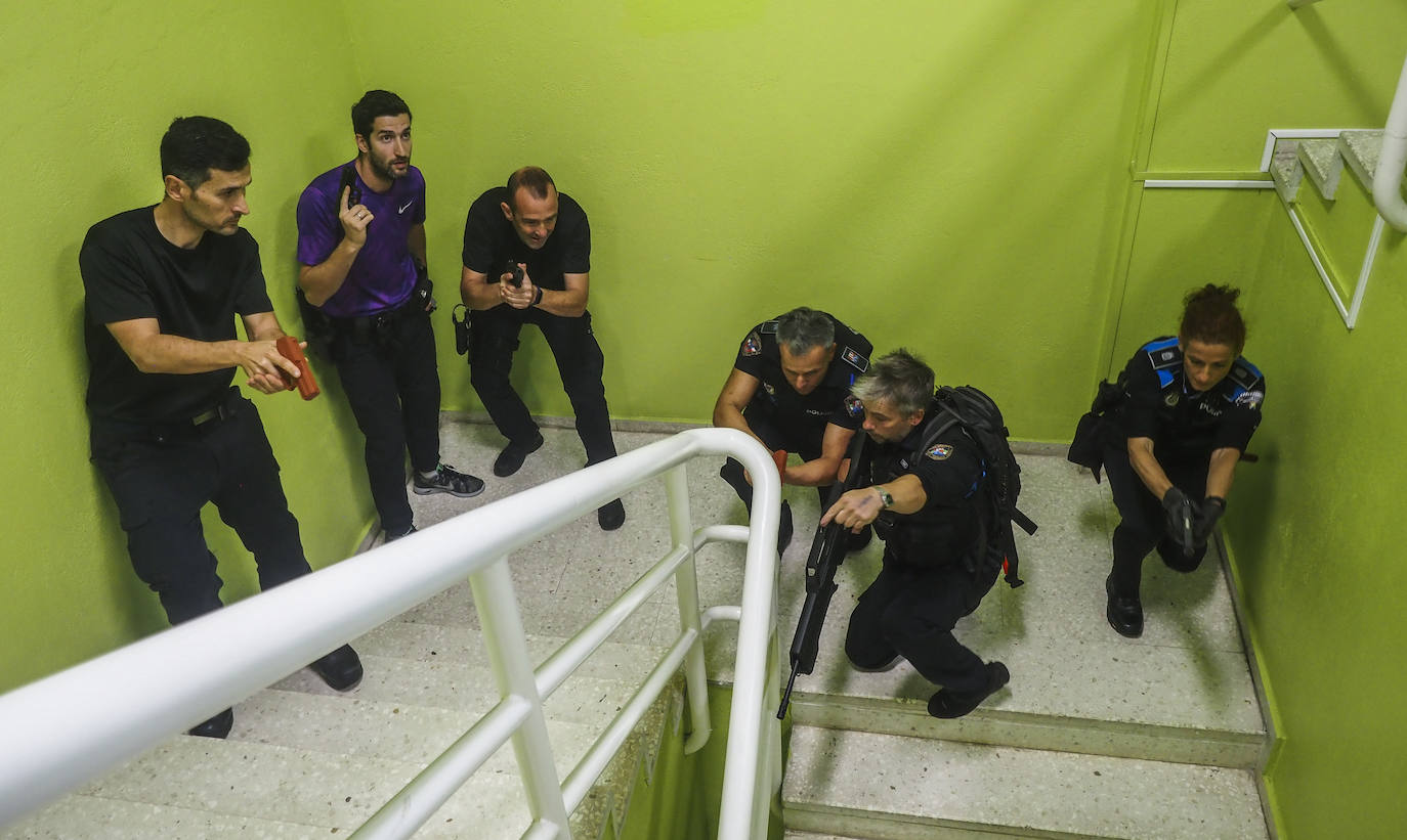 Fotos: Dos terroristas y cuatro muertos