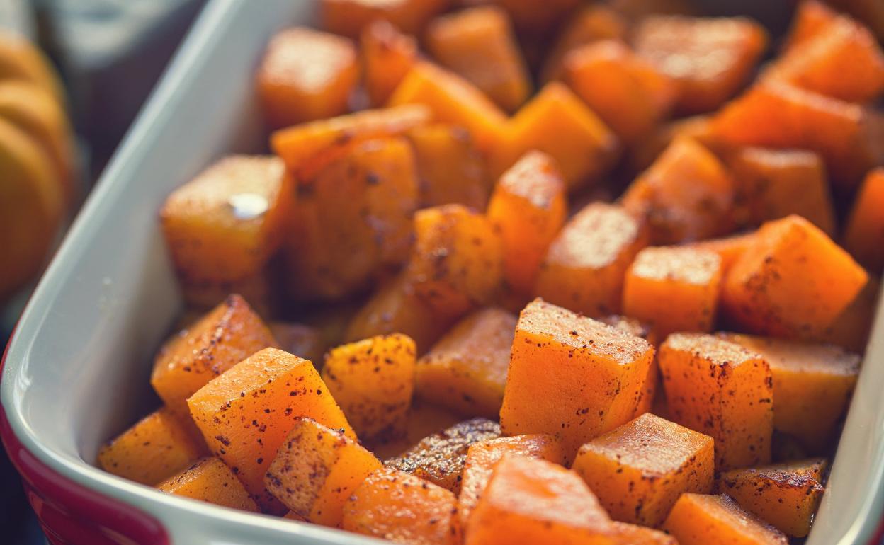 A la calabaza le van muy bien las especias, sobre todo la cúrcuma, el comino o la nuez moscada. 